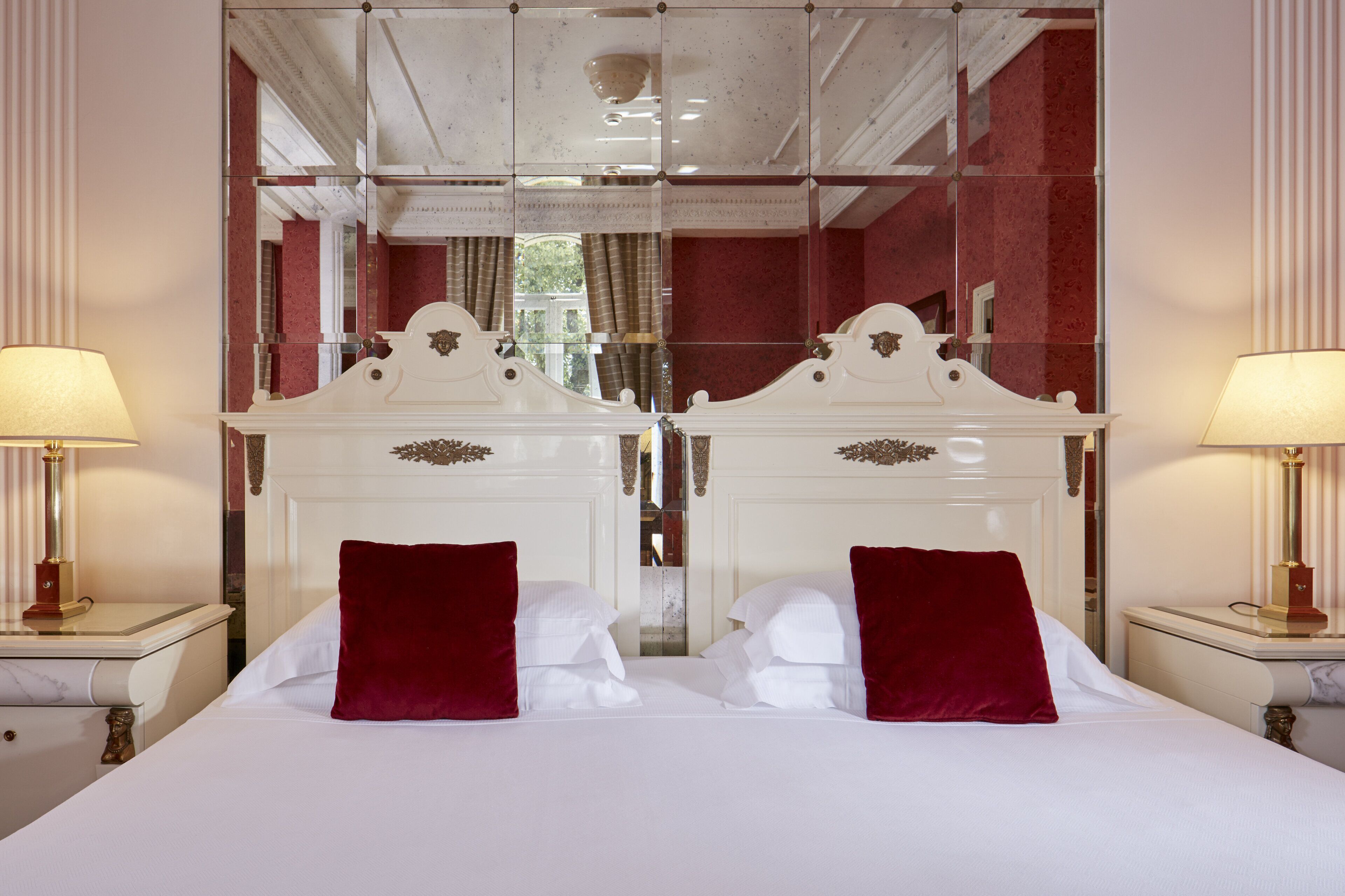 Hochwertige Bettwaren, Daunenbettdecken, Minibar, Zimmersafe