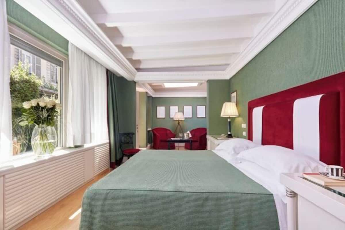 Premium bedding, down duvets, minibar, in-room safe