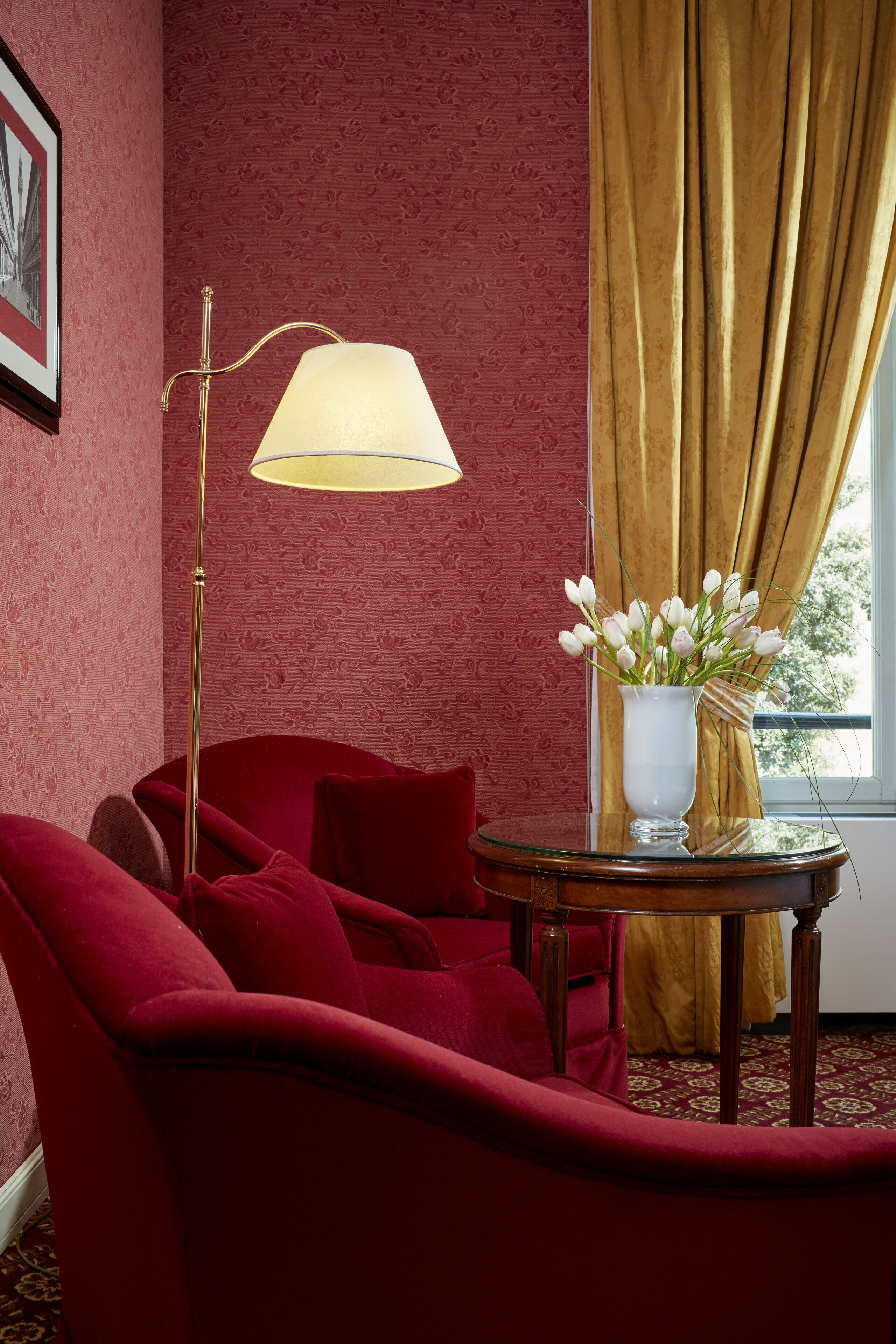 32-inch flat-screen tv with cable channels