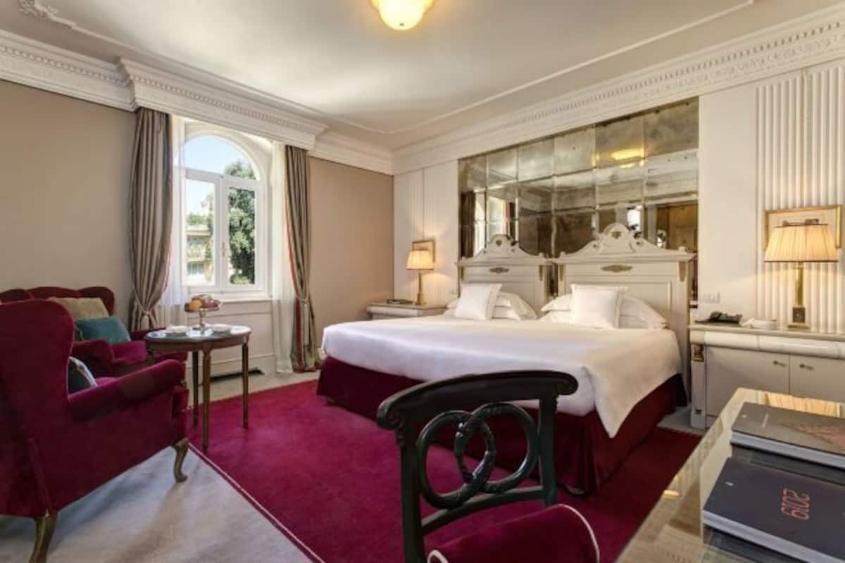 Premium bedding, down duvets, minibar, in-room safe