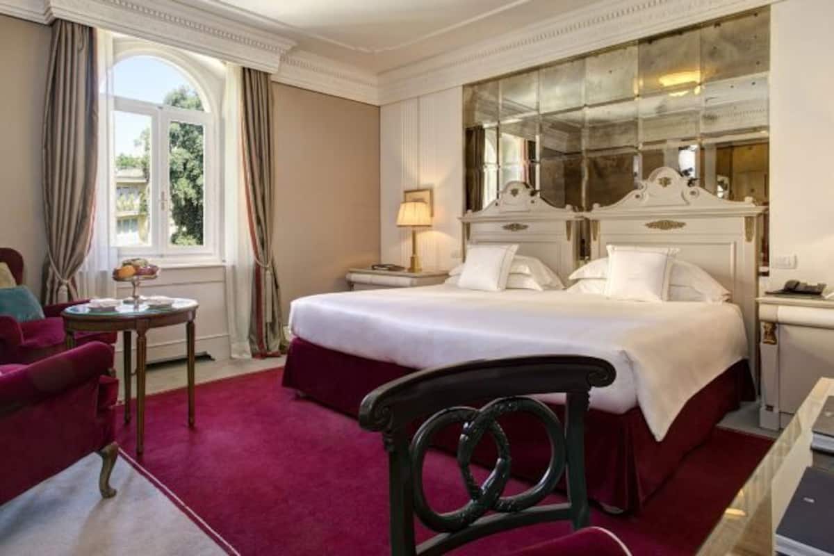 Premium bedding, down duvets, minibar, in-room safe