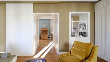 Penthouse Suite | 1 bedroom, premium bedding, down comforters, minibar