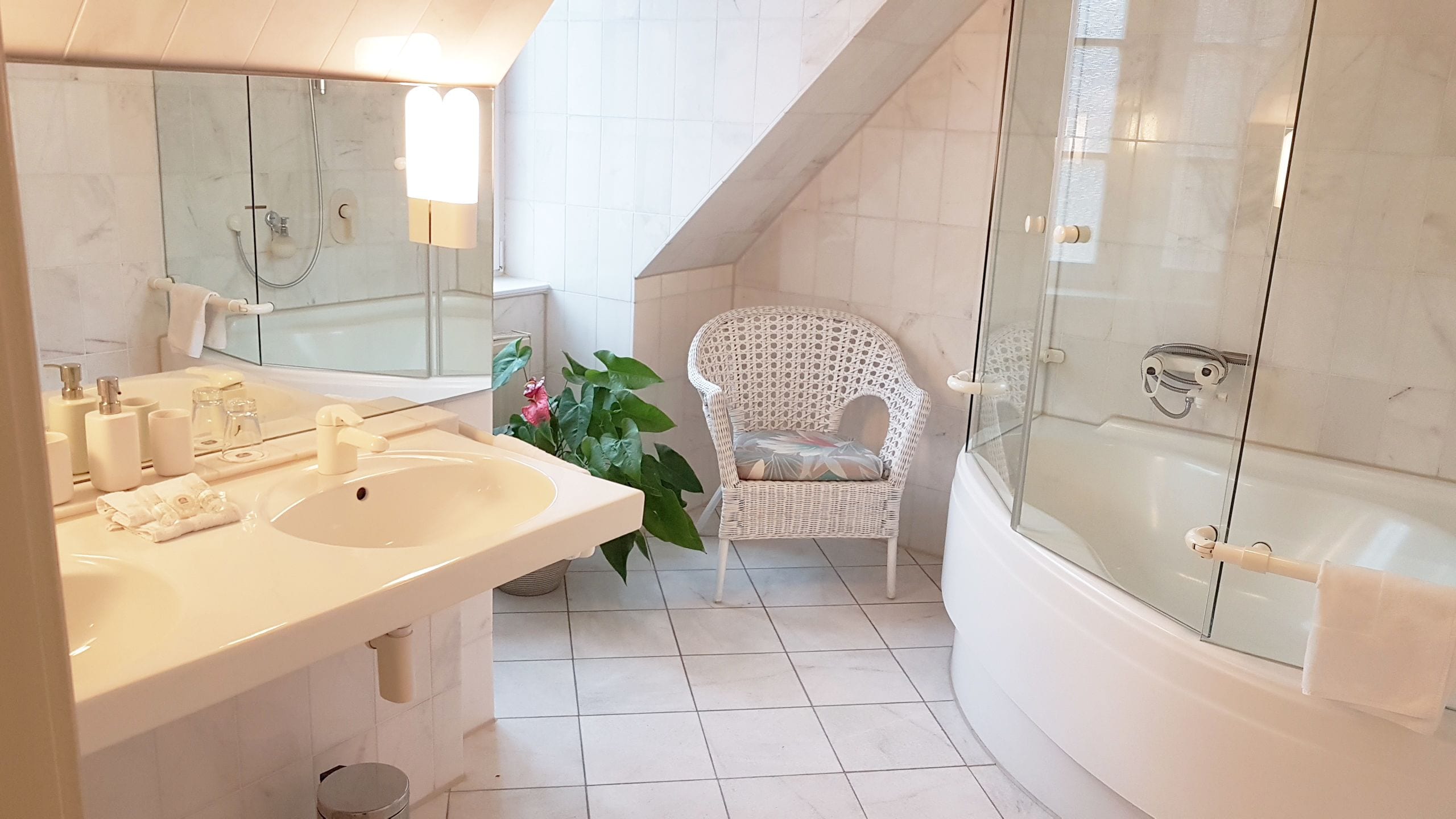 junior suite, 1 double bed | bathroom | shower, free toiletries, hair dryer, towels