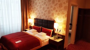 1 bedroom, in-room safe, individually decorated, desk