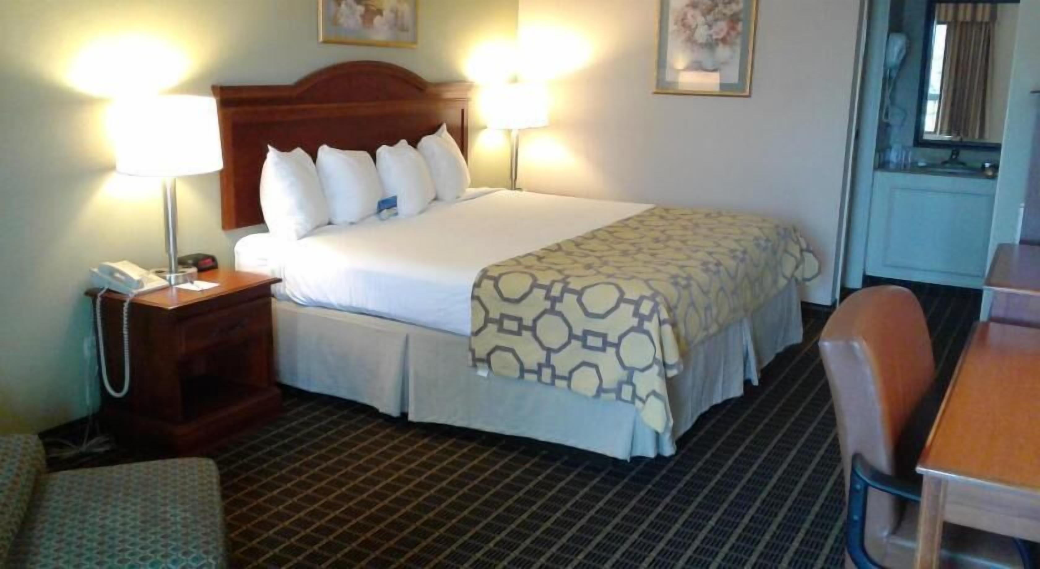 Desk, iron/ironing board, free WiFi, bed sheets