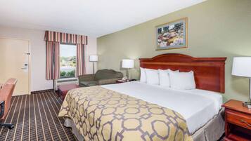 Escritorio, tabla de planchar con plancha, wifi gratis y ropa de cama