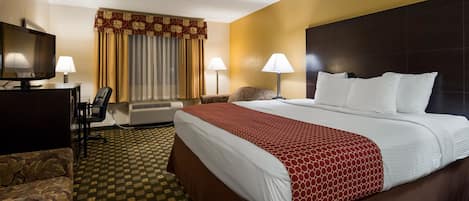 Hypo-allergenic bedding, desk, iron/ironing board, free WiFi
