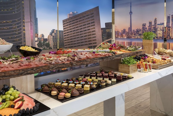 Breakfast, lunch, dinner served; American cuisine  - Embassy Suites by Hilton Toronto Airport (Toronto)