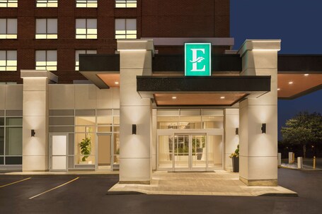 Embassy Suites by Hilton Toronto Airport - Image 3