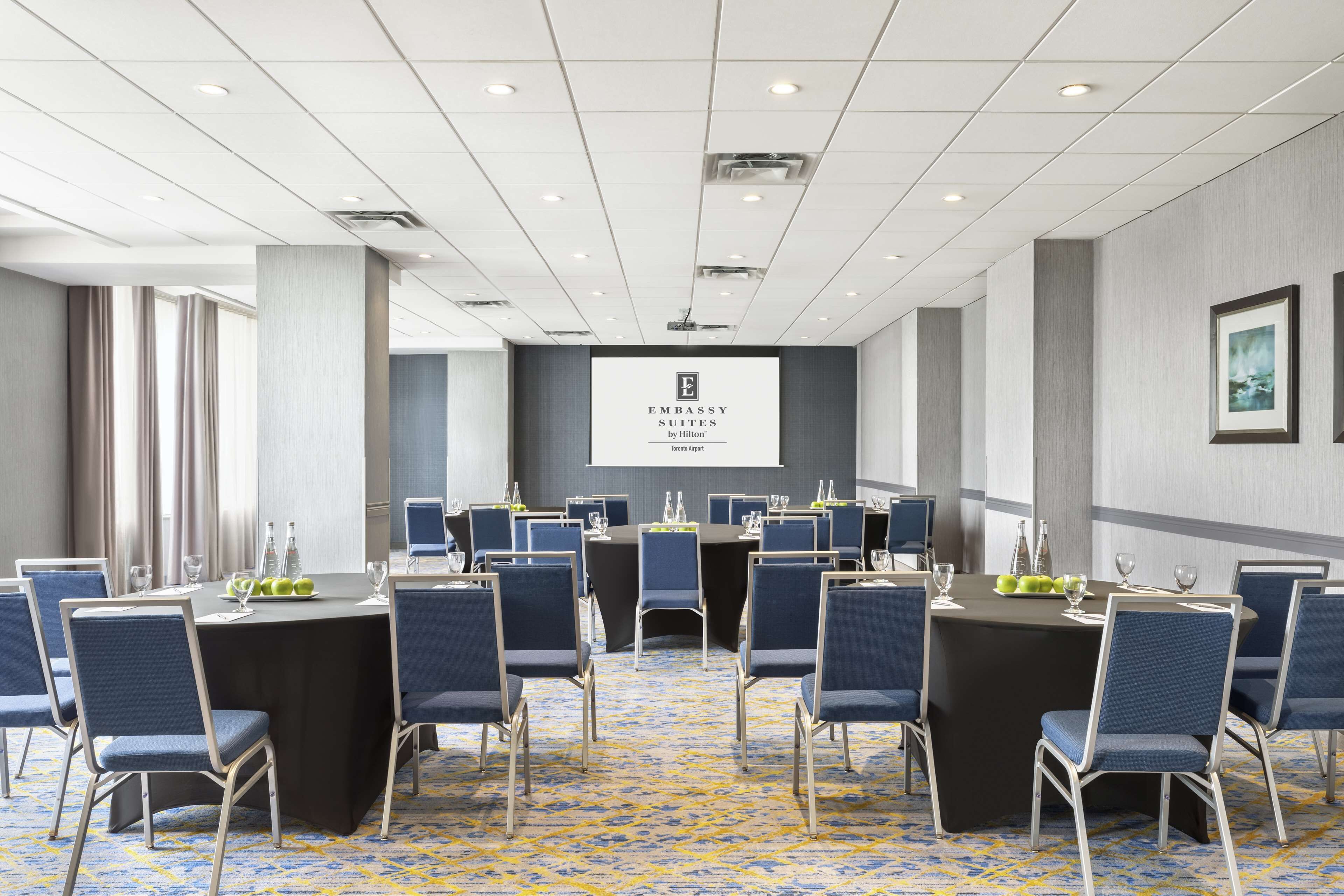 Photo - Embassy Suites By Hilton Toronto Airport