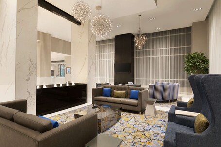 Embassy Suites by Hilton Toronto Airport - Image 2