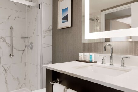Embassy Suites by Hilton Toronto Airport - Image 59