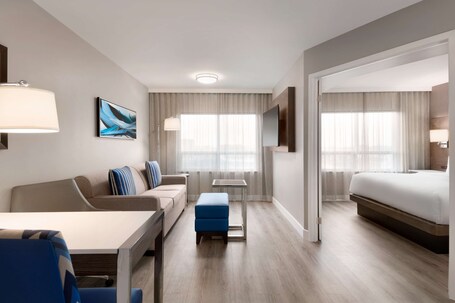Embassy Suites by Hilton Toronto Airport - Image 4