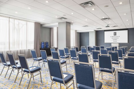 Embassy Suites by Hilton Toronto Airport - Image 33