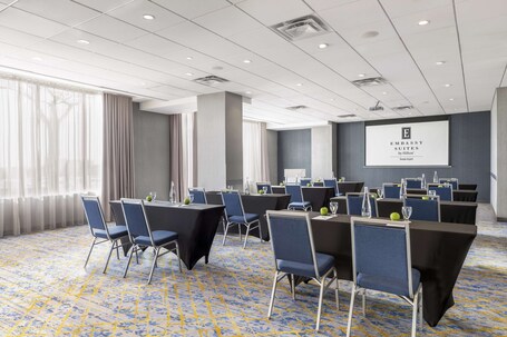 Embassy Suites by Hilton Toronto Airport - Image 35
