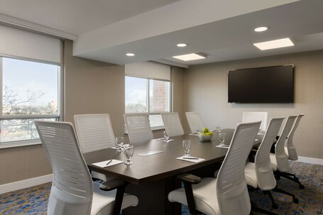 Embassy Suites by Hilton Toronto Airport - Image 30