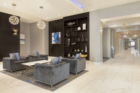 Embassy Suites by Hilton Toronto Airport - Image 9