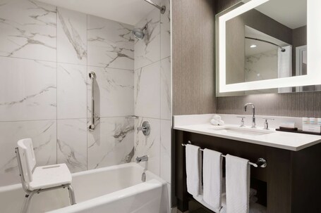 Embassy Suites by Hilton Toronto Airport - Image 24