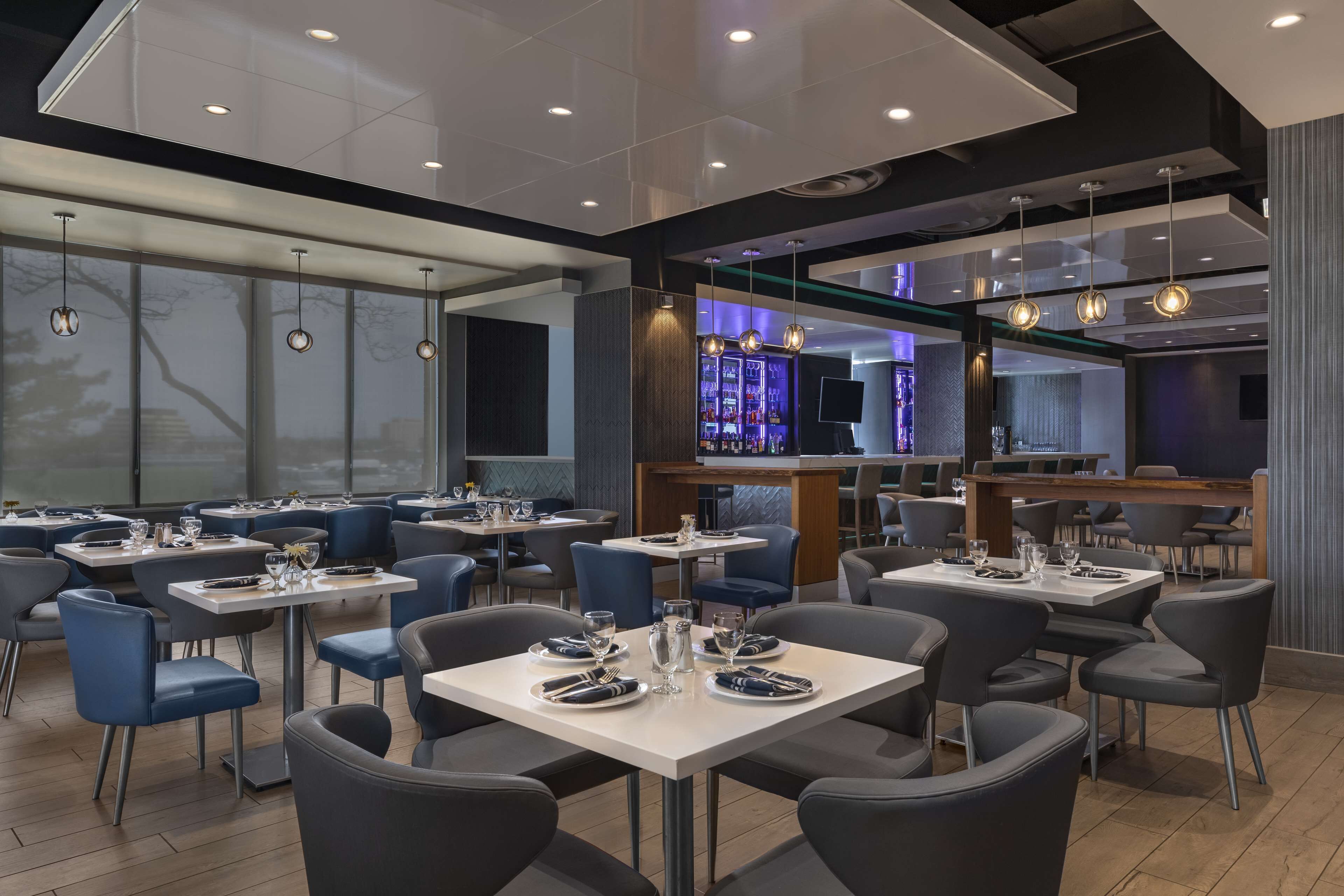 Photo - Embassy Suites By Hilton Toronto Airport