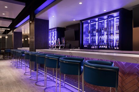 Embassy Suites by Hilton Toronto Airport - Image 12