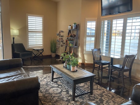 Lobby. Dinosaur Inn & Suites