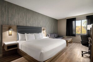 スイート 1 ベッドルーム 禁煙 プールビュー | セーフティボックス (室内)、デスク、ノートパソコン用作業スペース、遮光カーテン