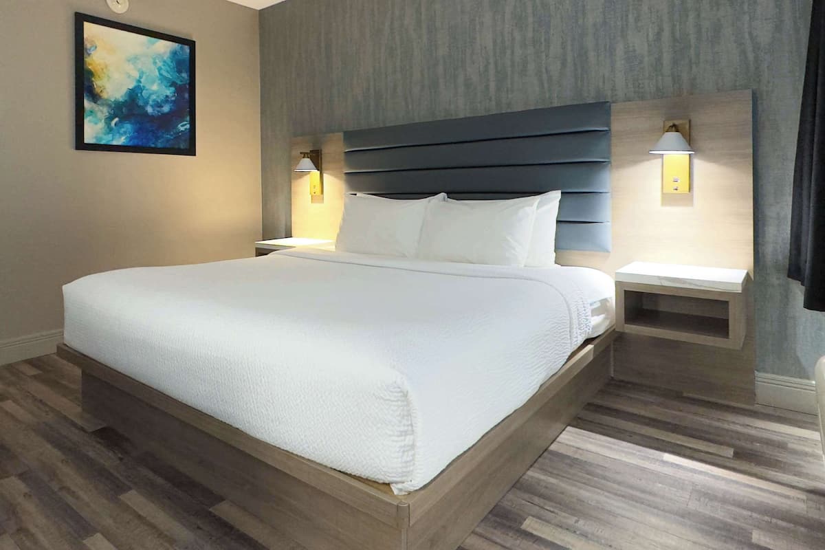 1 bedroom, in-room safe, desk, laptop workspace
