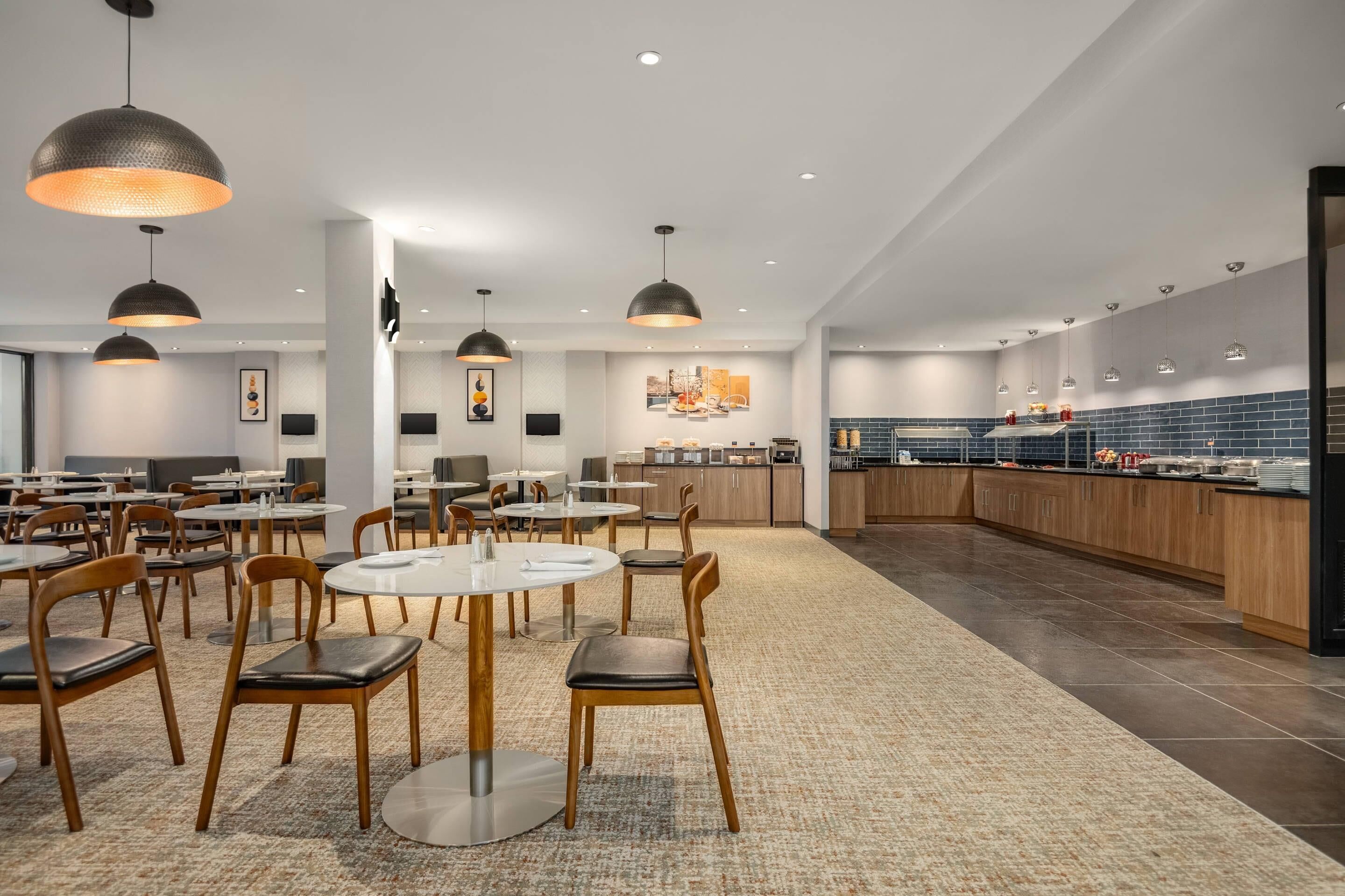 Dagelijks uitgebreid ontbijt (CAD 24.95 per persoon)