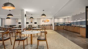 Dagelijks uitgebreid ontbijt (CAD 24.95 per persoon)