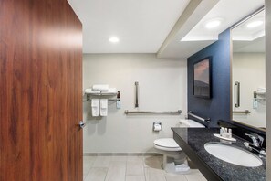 Amenidades de baño gratuitas, secadora de cabello, toallas 