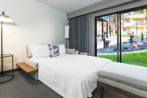 Premium bedding, desk, iron/ironing board, free rollaway beds