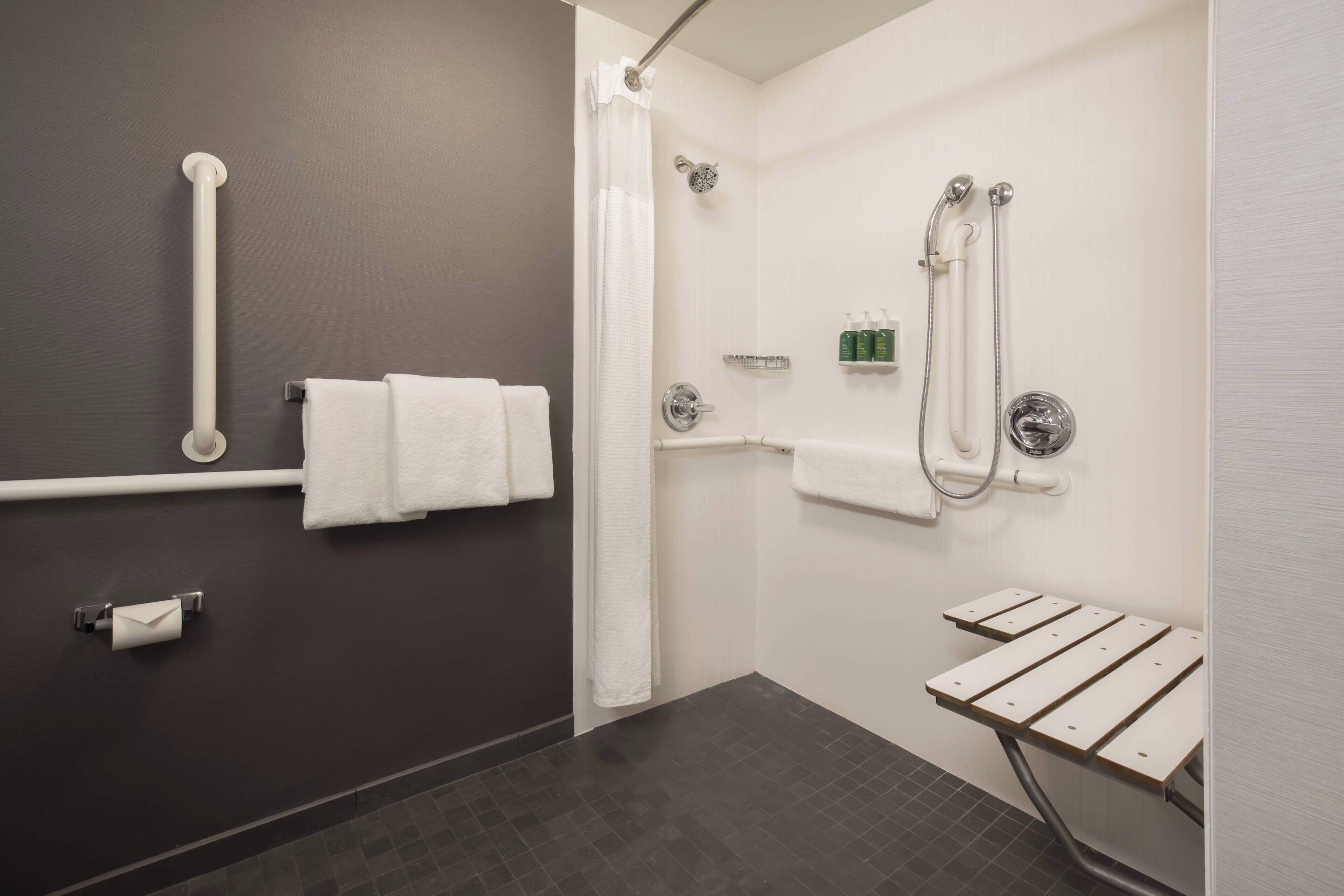 combined shower/bathtub, eco-friendly toiletries, hair dryer, towels