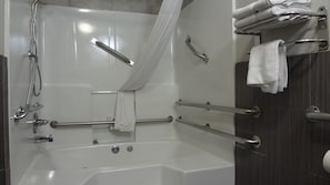 Room, 1 King Bed, Accessible | Bathroom | Eco-friendly toiletries, hair dryer, towels - Days Inn by Wyndham Hernando (Hernando)