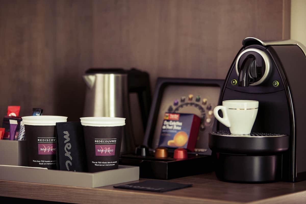 Coffres-forts dans les chambres, bureau, rideaux occultants