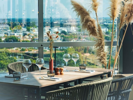 Lunch and dinner served . Mercure Paris Orly Rungis Aéroport
