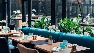 Desayuno buffet todos los días (con cargo)