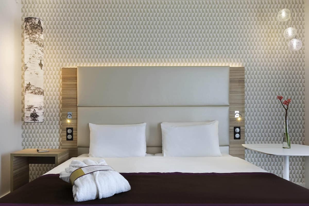 In-room safe, desk, blackout curtains, soundproofing