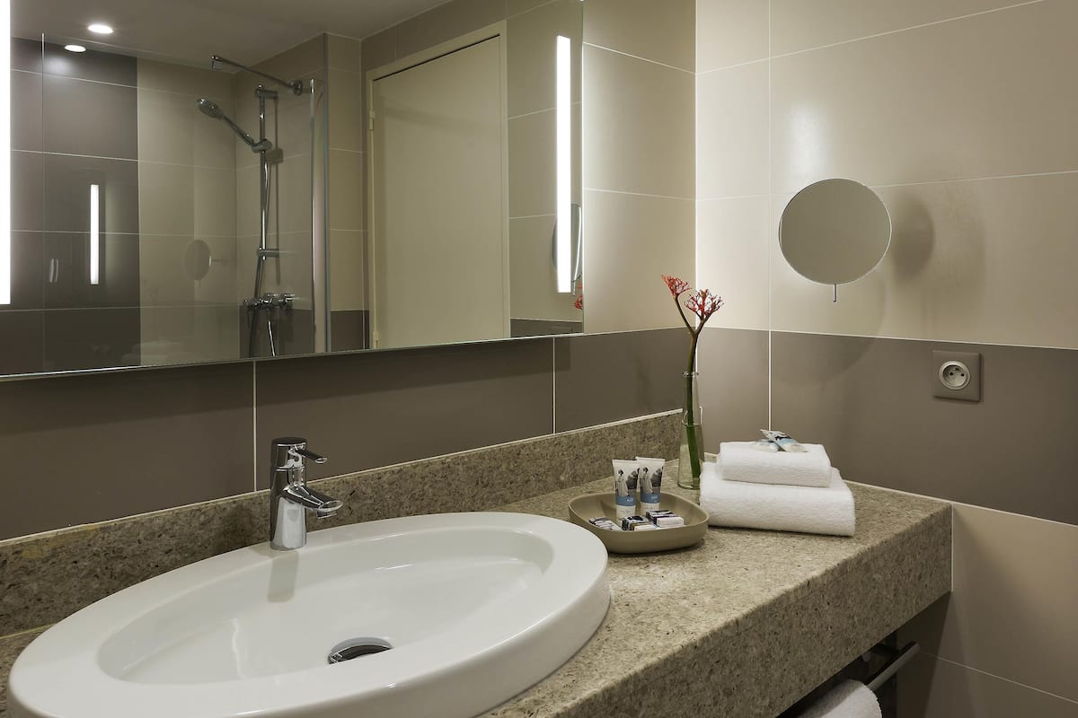 In-room safe, desk, blackout drapes, soundproofing