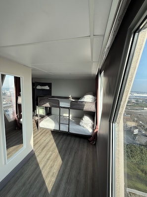 Family Room, Multiple Beds