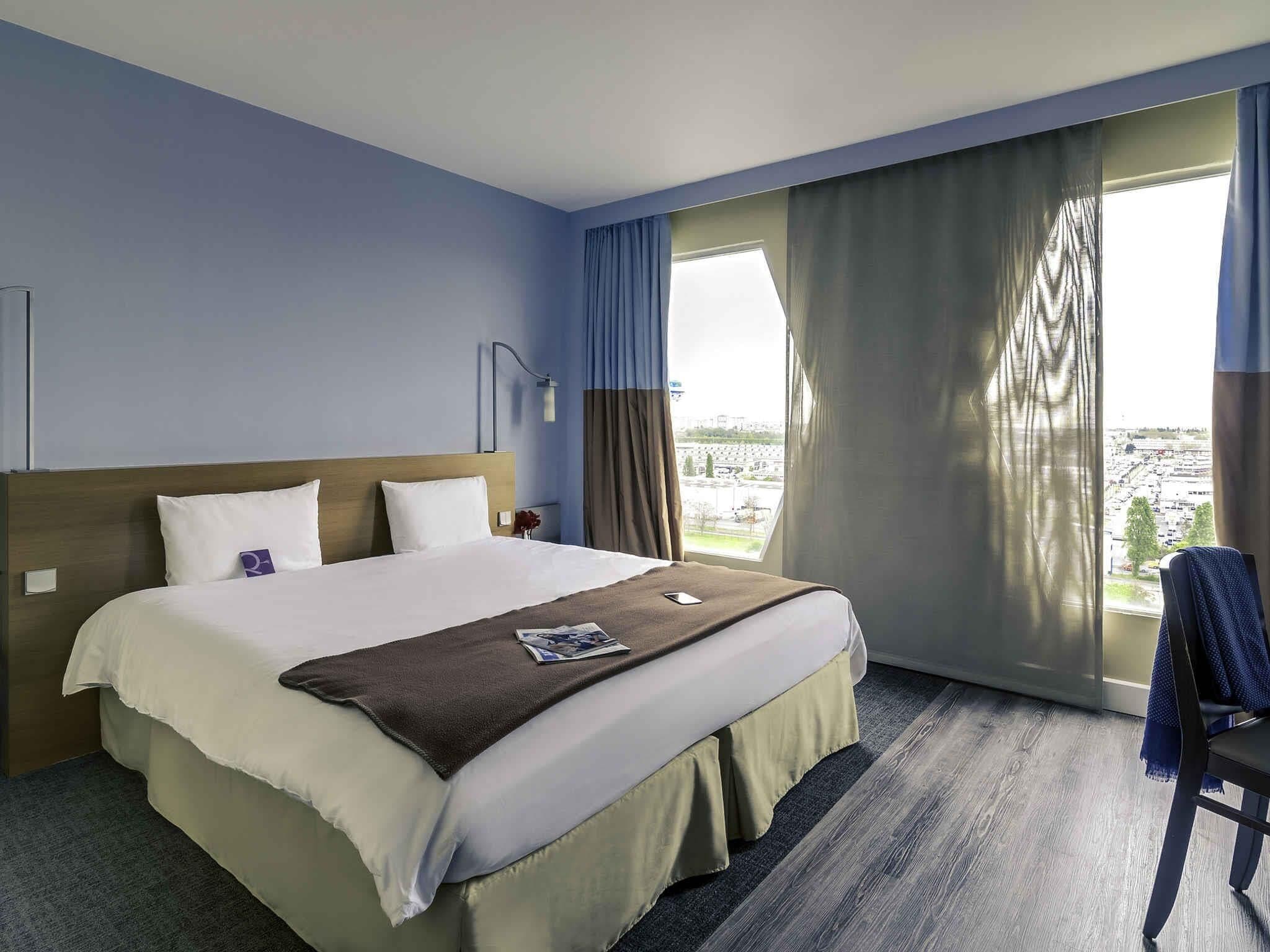 Kamar Klasik, 1 Tempat Tidur Double | Brankas, meja kerja, tirai kedap cahaya, dan kedap suara