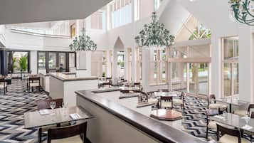 5 restaurants, breakfast, lunch, dinner served; international cuisine