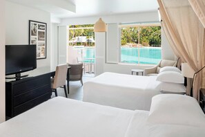 Habitación Deluxe, 2 camas dobles, acceso a la piscina, planta baja | Piscina | 12 piscinas al aire libre, cabañas de piscina (de pago), sombrillas