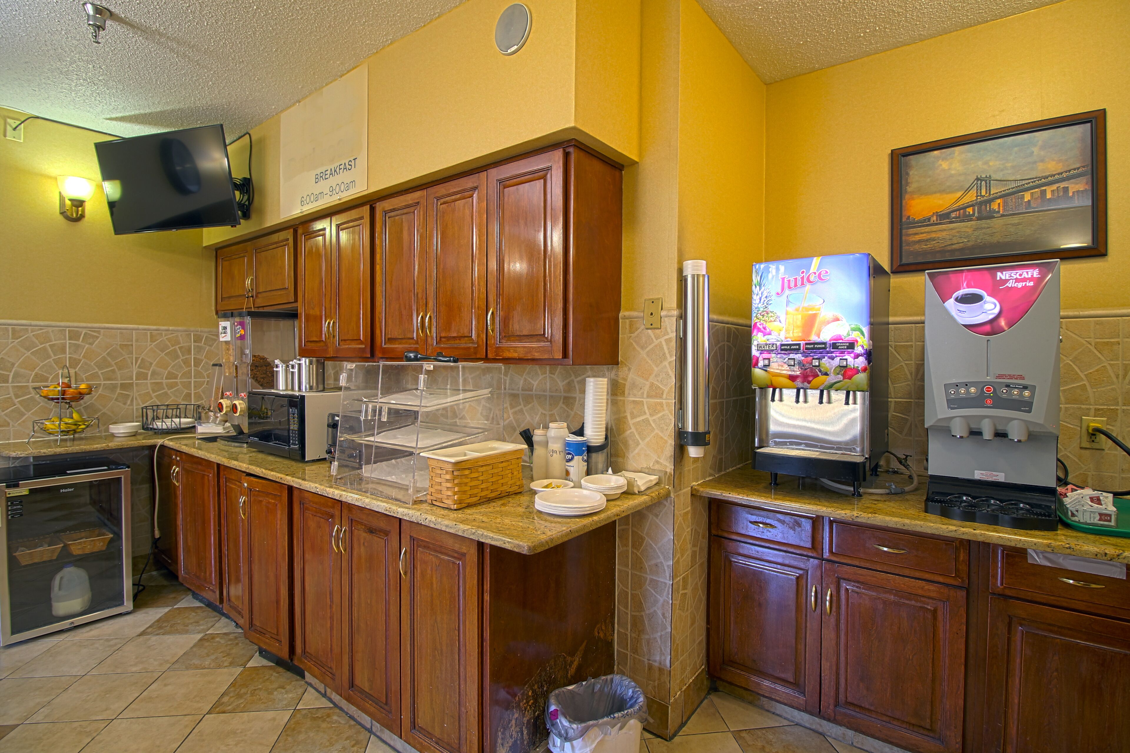 Tägliches inbegriffenes kontinentales Frühstück