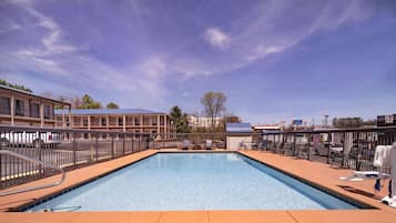 Sæsonbestemt udendørs pool