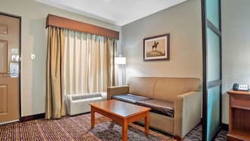 標準客房, 1 張特大雙人床, 非吸煙房, 冰箱和微波爐 (Oversized Room;with Sofabed) | 高級寢具、舒適加層、書桌、遮光布/窗簾