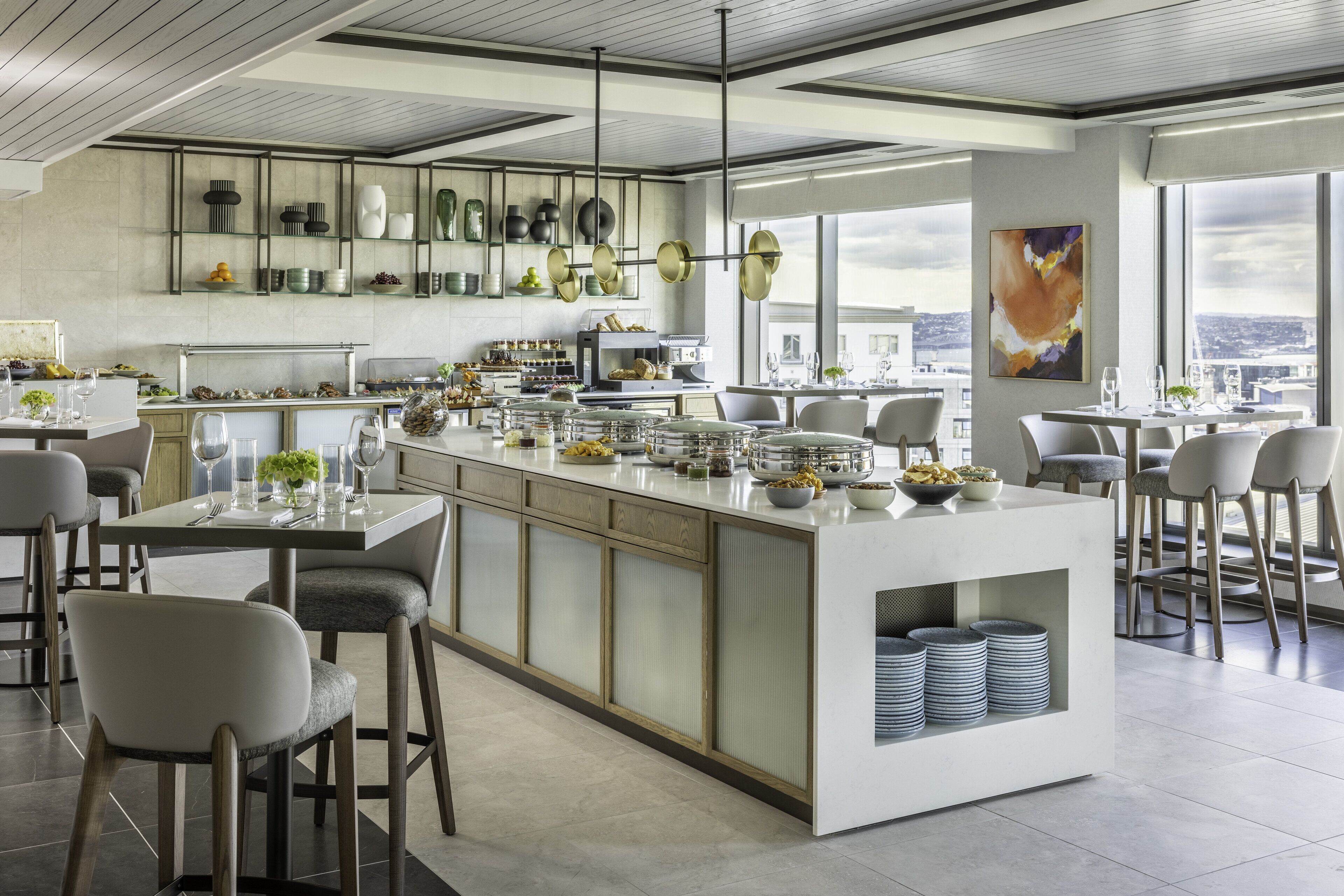 Serves lunch and dinner