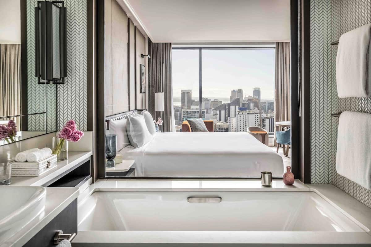 Executive szoba, 1 king (extra méretű) franciaágy (Pinnacle Tower) | 1 hálószoba, prémium ágynemű, minibár és széf a szobában