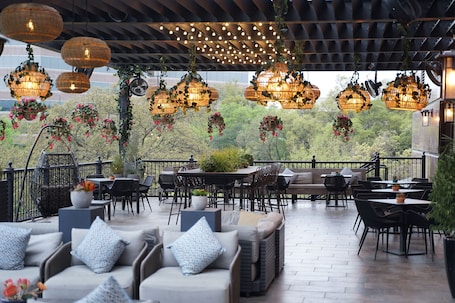 Terrace/patio. Renaissance Austin Hotel