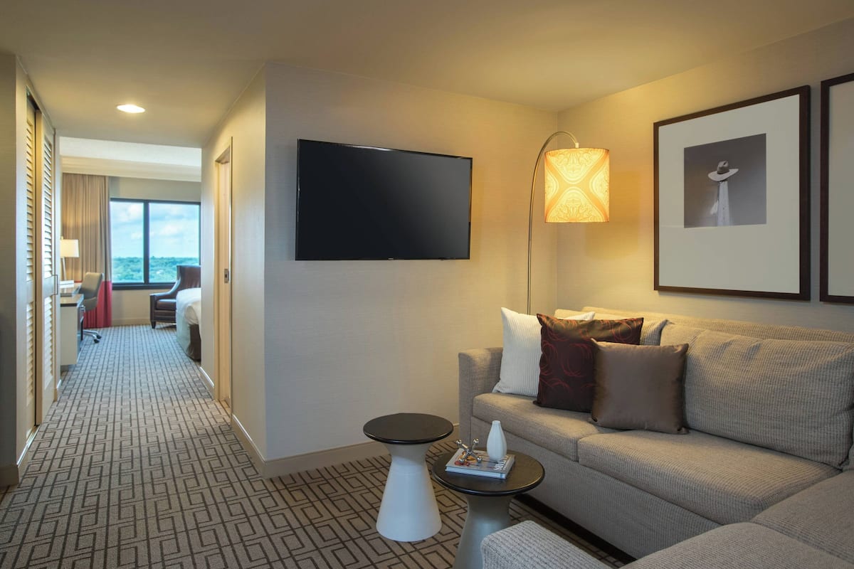 1 bedroom, premium bedding, pillow-top beds, desk