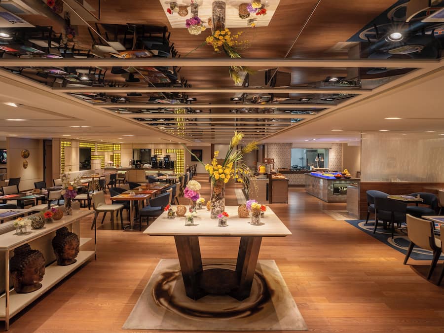 3 restaurants, breakfast, lunch, dinner served; international cuisine